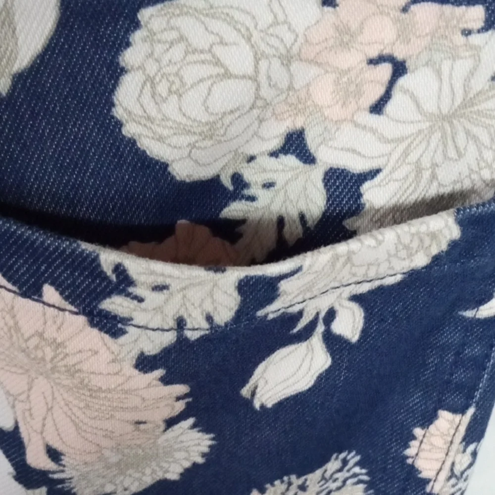 Faded Glory Blue and Cream Cropped Floral Jeggings - Picture 5 of 7